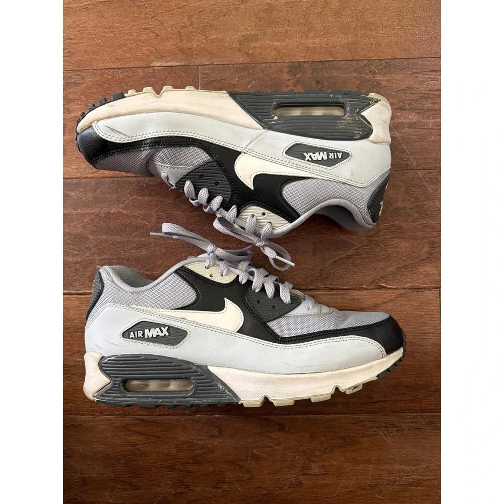 Nike Air Max 90 Essential Wolf Grey Black White 537384-083 Mens Size 10 Sneakers